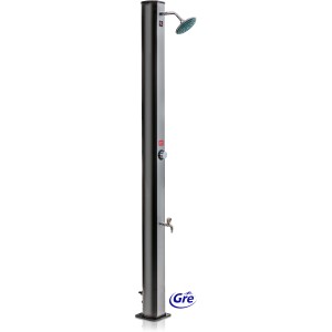 Doccia solare Gre in PVC nero con capacità di 35 l e soffione a pioggia.