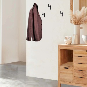 Appendiabiti a muro t.b.t. con giacca, design minimalista.