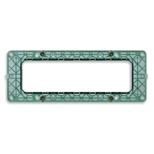 Cornice t.b.t. per interruttori e prese, copertura in plastica verde.