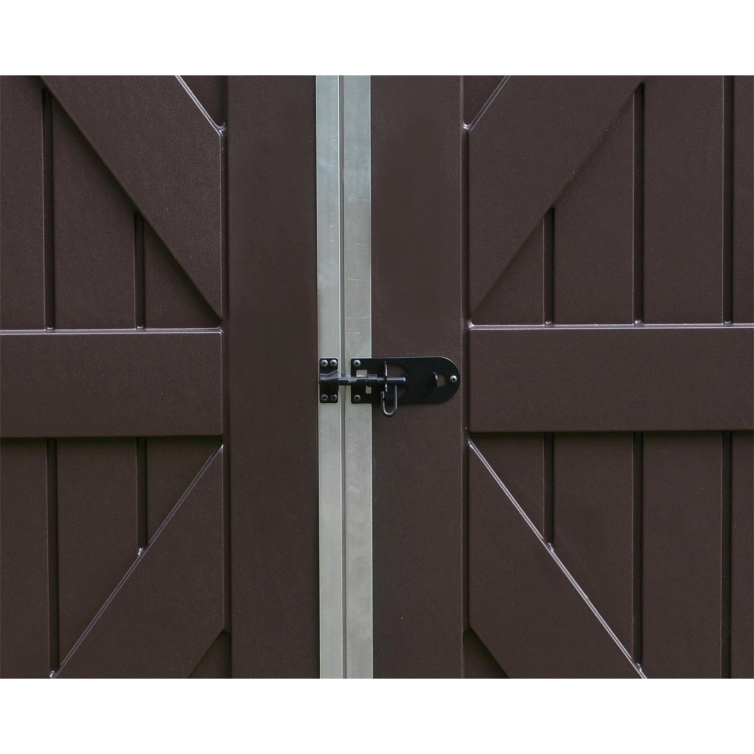 Dettaglio: Casetta da giardino in plastica beige-marrone con chiavistello.