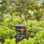 Irrigatore oscillante Gardena OS 90v in aiuola, irrigazione fino a 90 m².