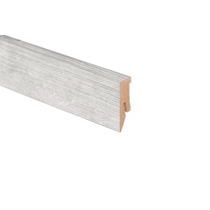 Battiscopa t.b.t. effetto legno chiaro, ideale per laminato e parquet.