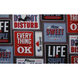 Passatoia a metraggio t.b.t. con scritte colorate per corridoio e cucina.