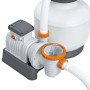 Sistema di filtro a sabbia per piscine, composto da pompa e serbatoio del filtro.