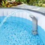 Cascata LED Bestway LAY-Z-SPA in vasca idromassaggio, accessorio per un'atmosfera rilassante.