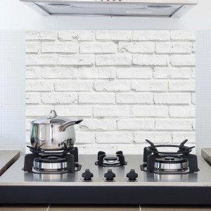 Paraschizzi da cucina con aspetto muro di mattoni bianchi come adesivo da parete.