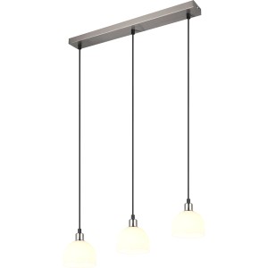 Moderna lampada a sospensione Reality Molly, finitura nickel opaco, con tre diffusori in vetro bianco per la zona pranzo.