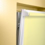Dettaglio: tenda a rullo parasole gialla OBI Sagunto, 80x175 cm, con accessori di montaggio.