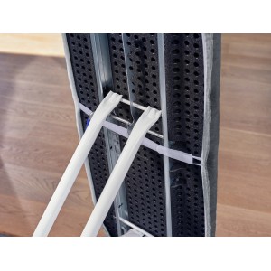 Copriasse da stiro Leifheit Thermo Reflect S/M in antracite, dettaglio del fissaggio.