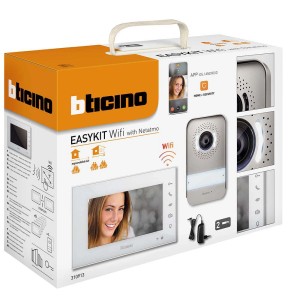 Confezione di un kit videocitofonico Bticino Easykit Wifi con Netatmo.