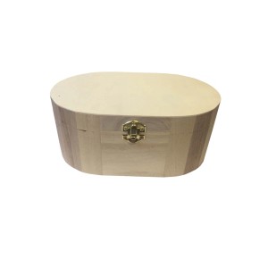 Scatola di legno ovale con chiusura dorata per accessori artistici.
