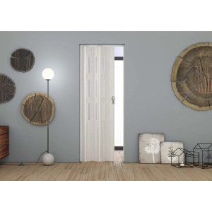 Porta a soffietto t.b.t. chiara con inserti trasparenti in soggiorno.