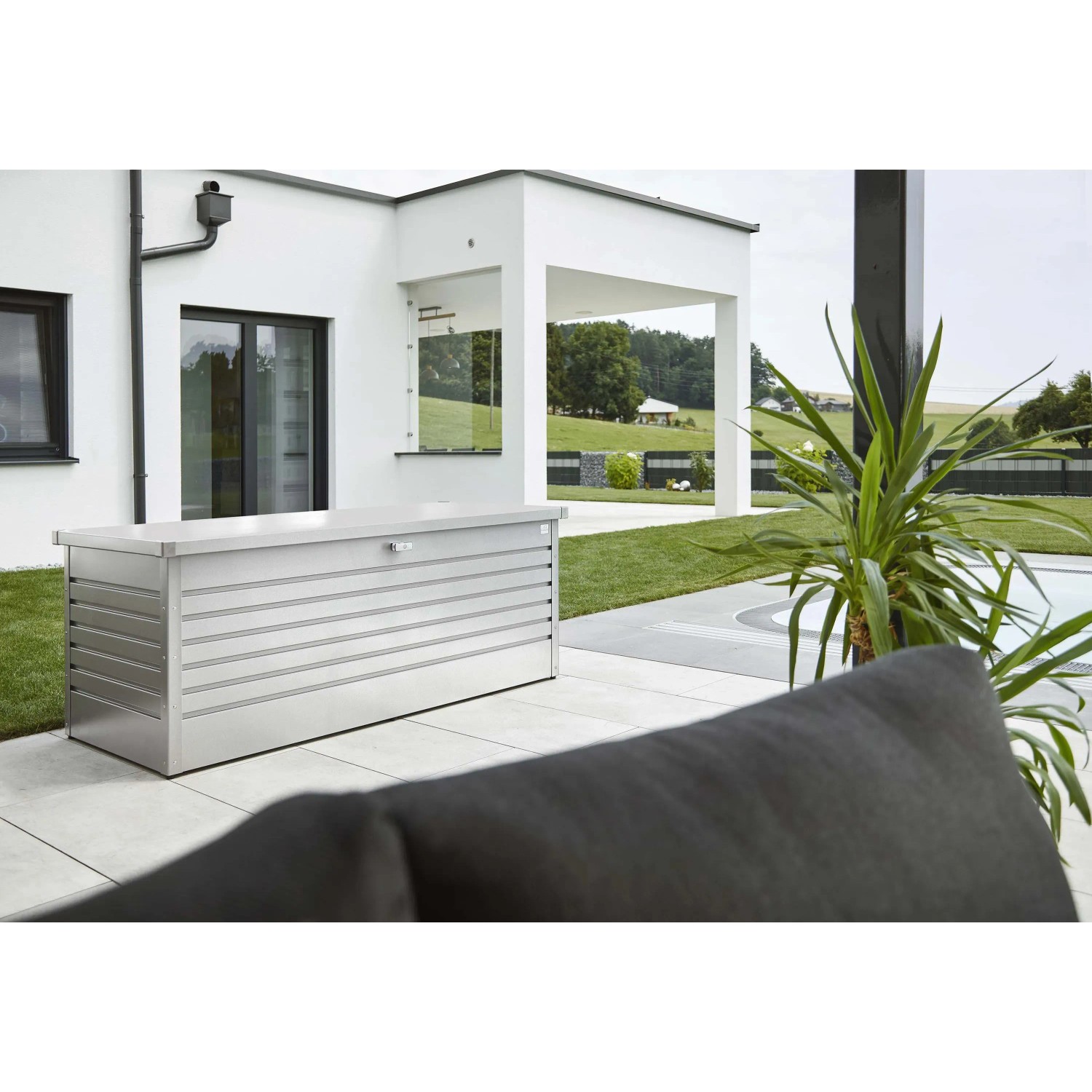 Biohort Box da giardino 180, argento metallizzato, ideale per riporre oggetti in giardino. Box universale in metallo con serratura a cilindro.