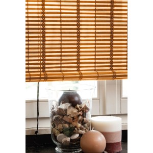 t.b.t. Tenda a rullo in bambù, marrone, con decorazioni nella stanza.