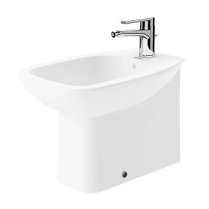 Bidet t.b.t. bianco con rubinetto, vista frontale.