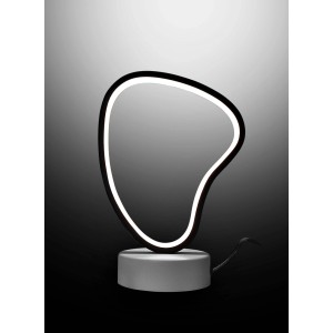 Moderna lampada da scrivania t.b.t. con elemento luminoso a LED di forma asimmetrica.