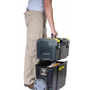 Cassetta portautensili mobile Stanley con organizer, sistema 3 in 1, manico telescopico e ruote per un facile trasporto.