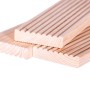 Listoni per pavimentazioni esterne in legno con superficie scanalata.
