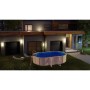 Piscina ovale Gre Bora Bora 500x300x120 cm con pareti in acciaio bianche e acqua blu in giardino.