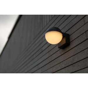 Moderna applique da esterno t.b.t. rotonda nera con luce bianca calda.