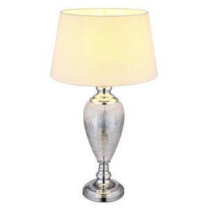 Elegante lampada da scrivania con base argentata e paralume beige.