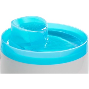 Fontanella per gatti con vasca blu e acqua corrente.