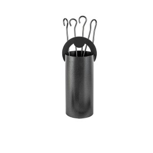 Set di attrezzi per camino nero con supporto per accessori camino.