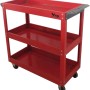 Carrello da officina rosso con tre ripiani e ruote.