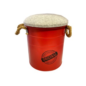 Pouf rosso in stile vintage con manici in corda e seduta imbottita.