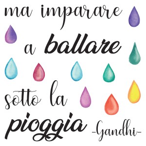 Adesivo da parete con citazione italiana e gocce di pioggia colorate. Decorativo.