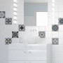 Adesivi decorativi per piastrelle da parete con vari motivi in bagno.