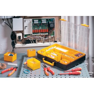 Cassetta portautensili LUX flessibile, alta 41 cm, con inserti gialli e coperchio trasparente.