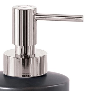 Dettaglio: dispenser sapone t.b.t. con erogatore cromato.