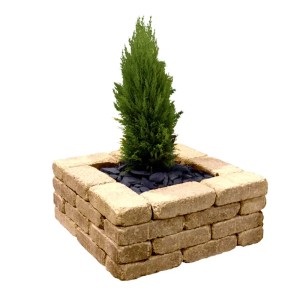 Aiuola rialzata quadrata in mattoni con pianta e pietre come bordura.