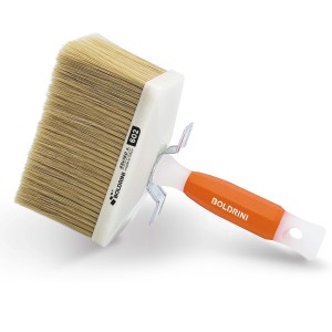 Pennello t.b.t. con manico arancione per una pittura precisa.