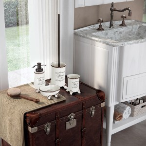 Set accessori bagno t.b.t.: dispenser sapone, scopino WC, bicchiere e portasapone.