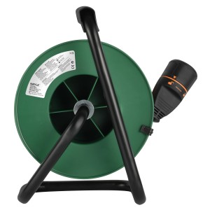 Avvolgicavo t.b.t. verde con telaio nero e spina.
