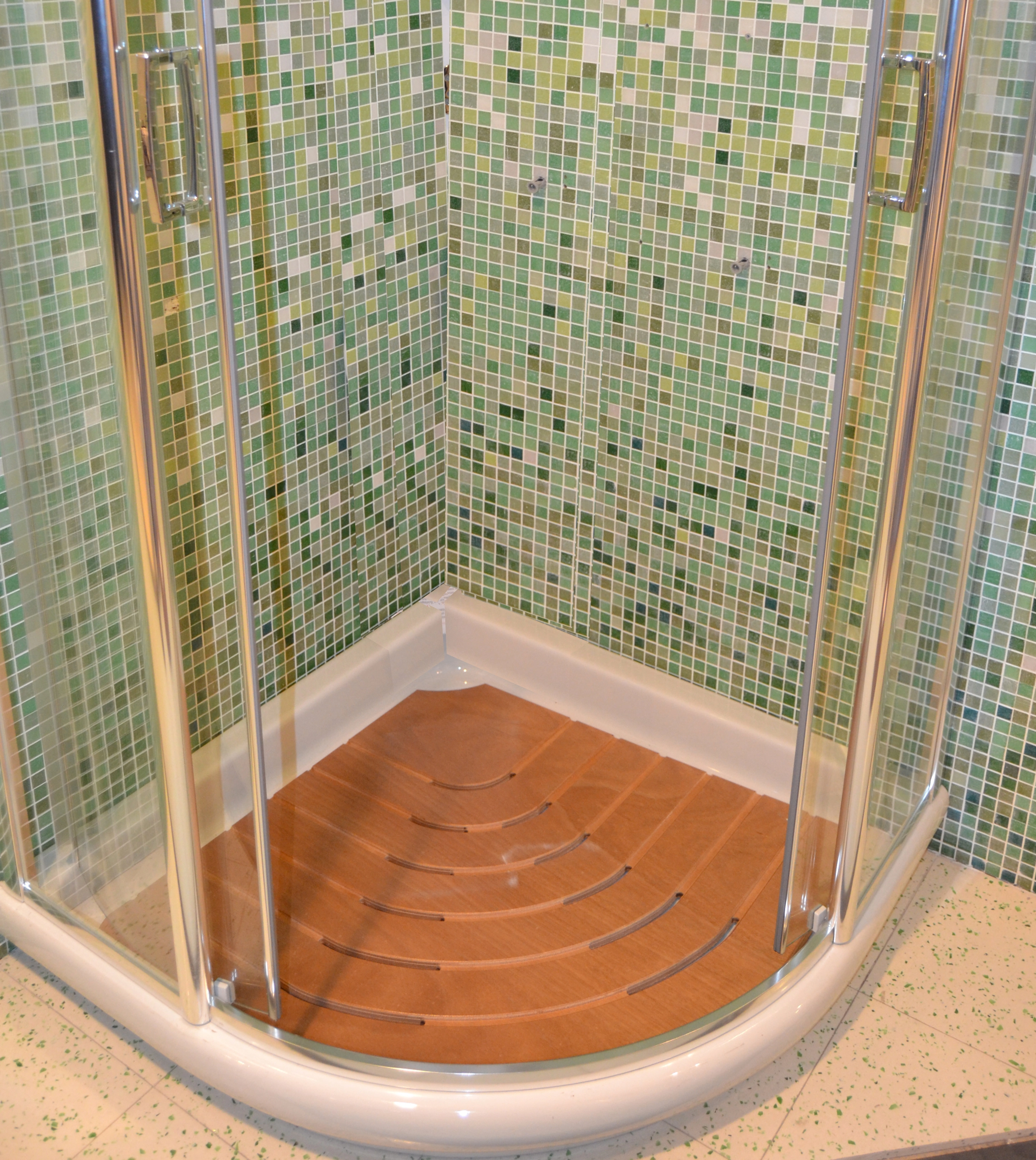 Pedana doccia in Okumè Marino angolare lato 72 cm