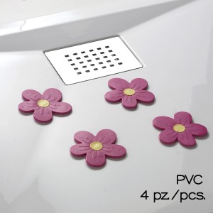 Quattro fiori rosa t.b.t. come accessori doccia su piatto doccia bianco.