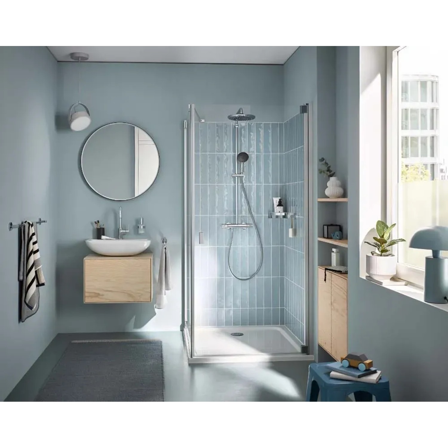 Sistema doccia Grohe Vitalio Start 250 con termostato cromato, soffione rotondo in bagno.