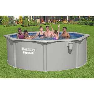 Piscina Bestway Hydrium con persone in giardino. Piscina Fast Set.