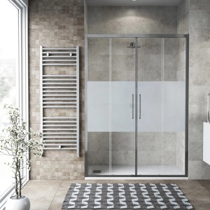 t.b.t. Porta doccia scorrevole con vetro satinato in bagno.