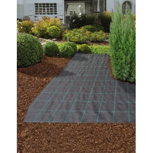 Telo pacciamante nero (5x2m) come barriera anti-erbacce in giardino sotto pacciame e piante.