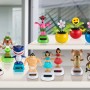 Figure solari decorative: anatra, squalo, orso, gufo e altre figure come decorazioni solari per il giardino.