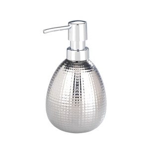 Elegante dispenser di sapone argentato con superficie strutturata.