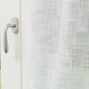 Tenda t.b.t. bianca e fine alla finestra, categoria: Tende in tessuto.