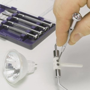 Set di cacciaviti di precisione LUX, 5 pezzi, utilizzato per riparare una lampada.