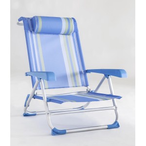 Lettino da spiaggia blu a righe con cuscino. Ideale per l'estate.