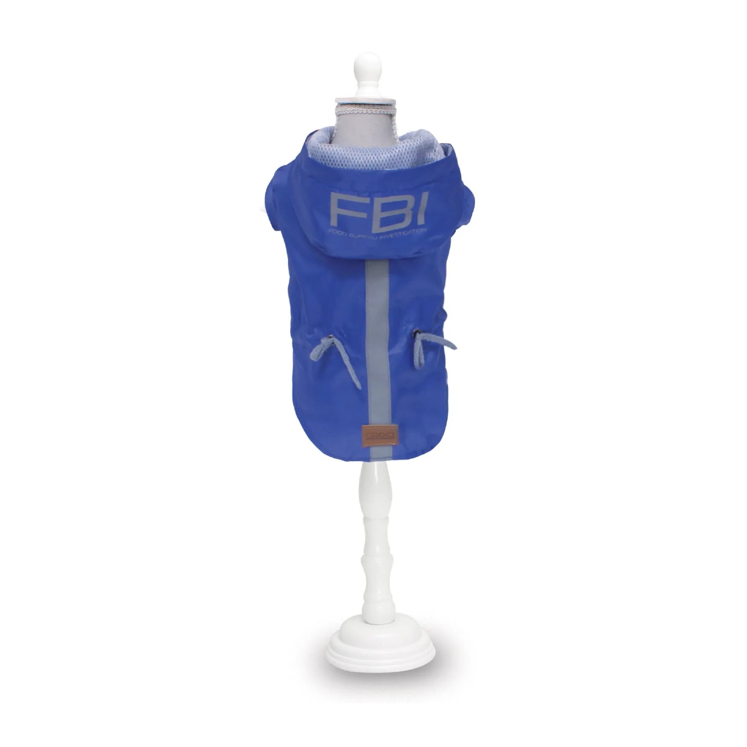 Cappotto blu per cani t.b.t. con cappuccio e dettagli riflettenti su manichino.