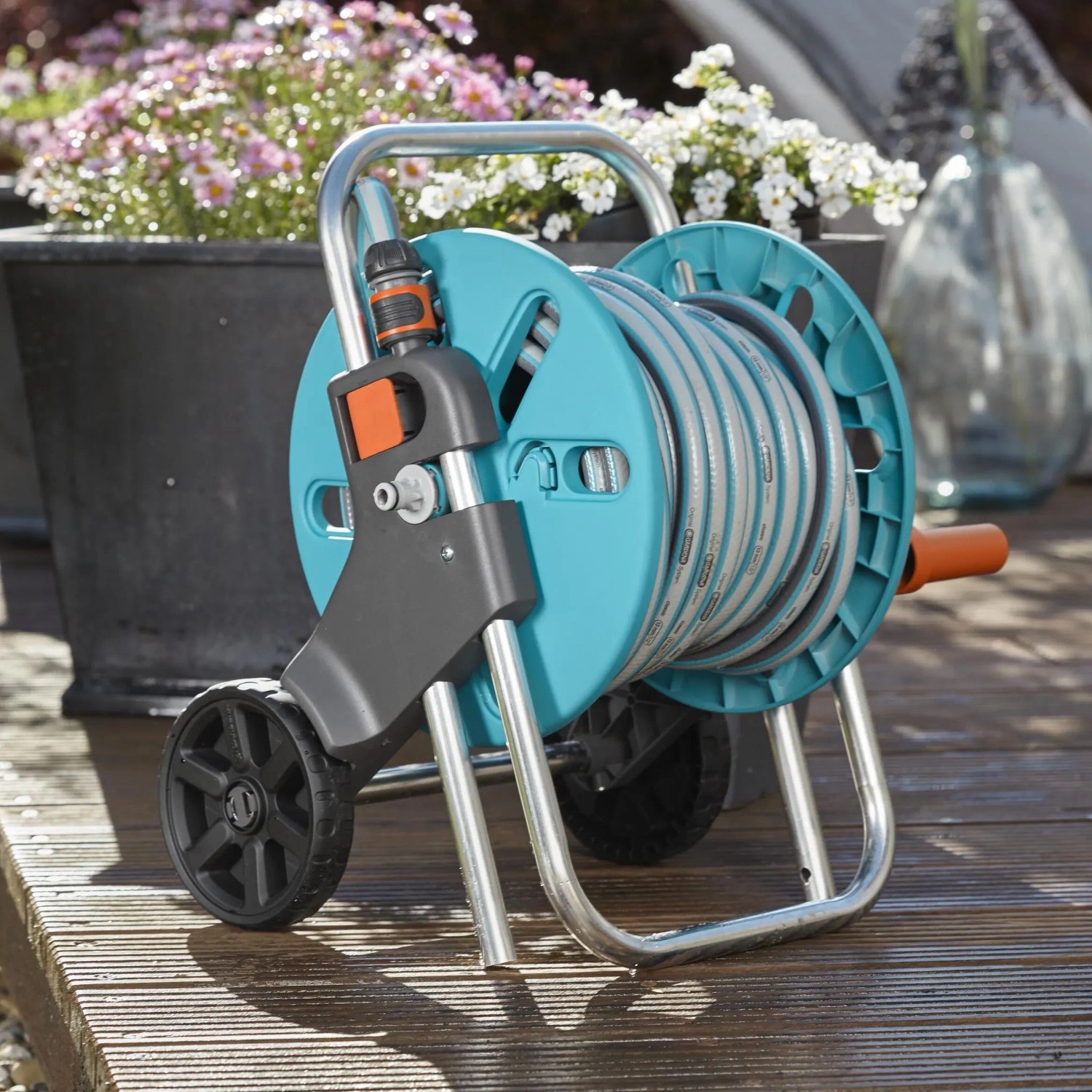 Set carrello avvolgitubo Gardena CleverRoll S con tubo da 20 m e accessori per irrigazione giardino.